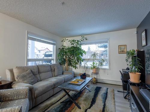 3117 9351 Simpson Drive, Edmonton, AB - Indoor Photo Showing Living Room