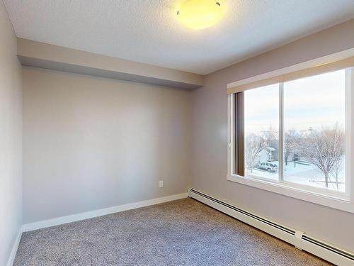 Edmonton, AB - Indoor Photo Showing Other Room