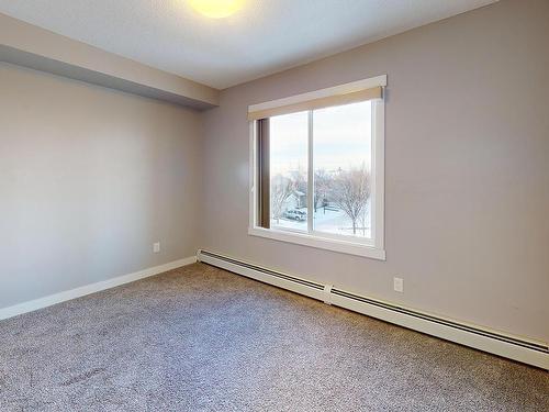 Edmonton, AB - Indoor Photo Showing Other Room