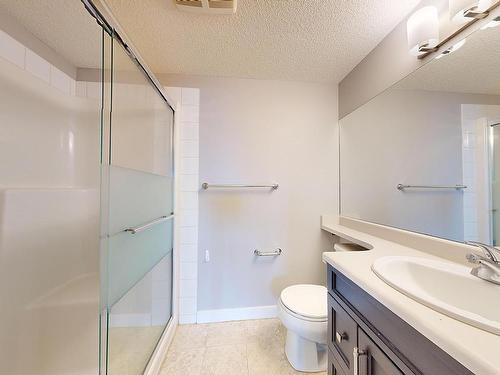 Edmonton, AB - Indoor Photo Showing Bathroom