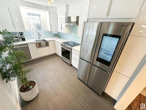 6630 110 Street, Edmonton, AB - Indoor Photo Showing Kitchen With Stainless Steel Kitchen With Upgraded Kitchen