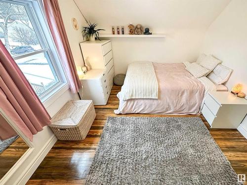 6630 110 Street, Edmonton, AB - Indoor Photo Showing Bedroom