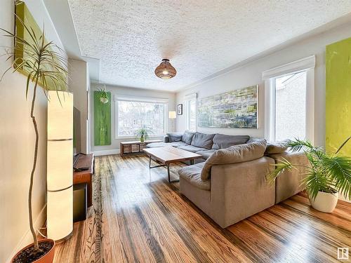 6630 110 Street, Edmonton, AB - Indoor Photo Showing Living Room