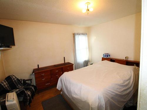 4902 48 Avenue, St. Paul Town, AB - Indoor Photo Showing Bedroom