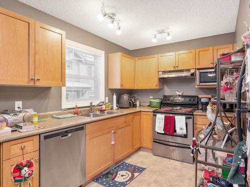 4 12050 17 Avenue, Edmonton, AB - Indoor Photo Showing Kitchen With Double Sink