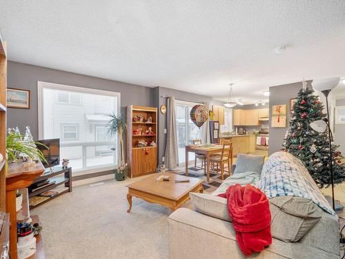 4 12050 17 Avenue, Edmonton, AB - Indoor Photo Showing Living Room