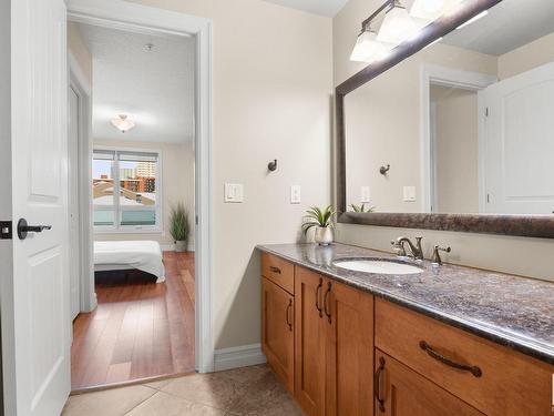 402 10142 111 Street Nw, Edmonton, AB - Indoor Photo Showing Bathroom