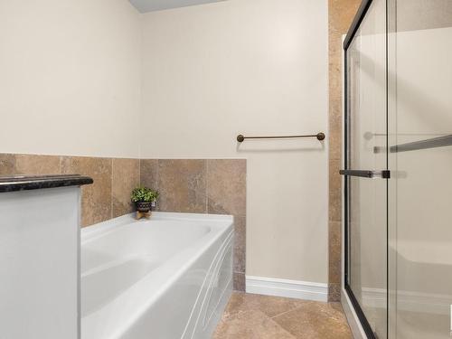 402 10142 111 Street Nw, Edmonton, AB - Indoor Photo Showing Bathroom