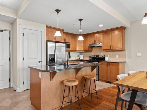 402 10142 111 Street Nw, Edmonton, AB - Indoor Photo Showing Kitchen