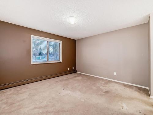 Edmonton, AB - Indoor Photo Showing Other Room