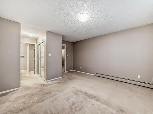 Edmonton, AB - Indoor Photo Showing Other Room