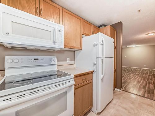 Edmonton, AB - Indoor Photo Showing Kitchen