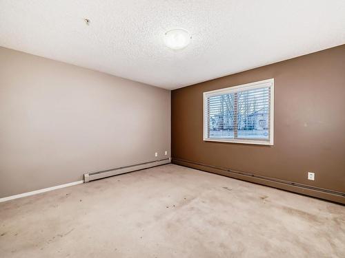 Edmonton, AB - Indoor Photo Showing Other Room