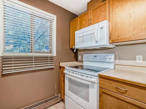 Edmonton, AB - Indoor Photo Showing Kitchen