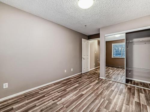 Edmonton, AB - Indoor Photo Showing Other Room