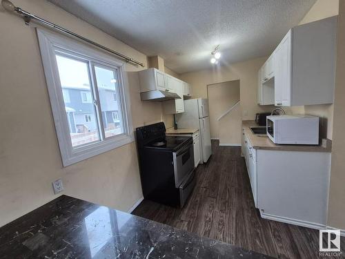 8273 29 Avenue Nw, Edmonton, AB - Indoor Photo Showing Kitchen