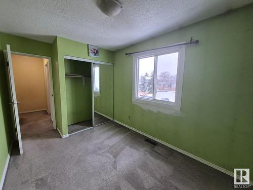 8273 29 Avenue Nw, Edmonton, AB - Indoor Photo Showing Other Room