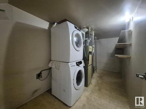 8273 29 Avenue Nw, Edmonton, AB - Indoor Photo Showing Laundry Room