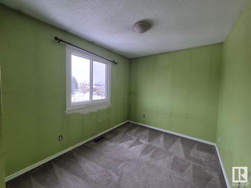 8273 29 Avenue Nw, Edmonton, AB - Indoor Photo Showing Other Room