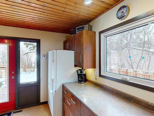 920 1St Avenue S, Rural Parkland County, AB - Indoor Photo Showing Kitchen