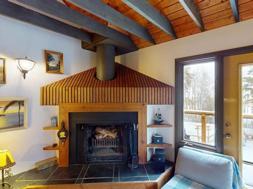 920 1St Avenue S, Rural Parkland County, AB - Indoor Photo Showing Living Room With Fireplace