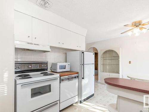 3641 117 Avenue, Edmonton, AB - Indoor Photo Showing Kitchen