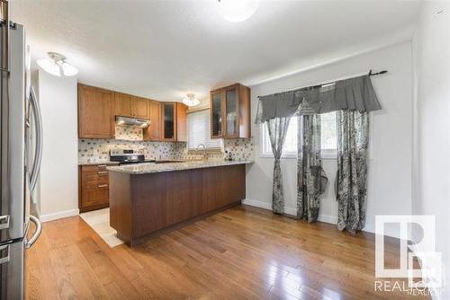 9326 168 Street, Edmonton, AB - Indoor Photo Showing Kitchen