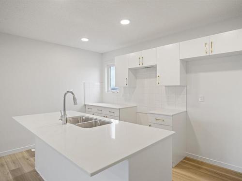 30 Eastwood Drive, Spruce Grove, AB - Indoor Photo Showing Kitchen With Double Sink With Upgraded Kitchen