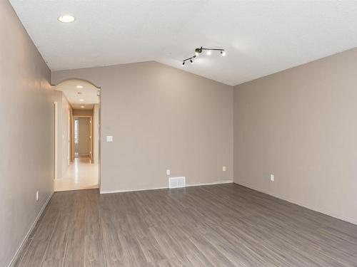 8709 99 Avenue, Morinville, AB - Indoor Photo Showing Other Room