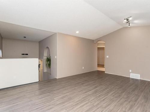 8709 99 Avenue, Morinville, AB - Indoor Photo Showing Other Room