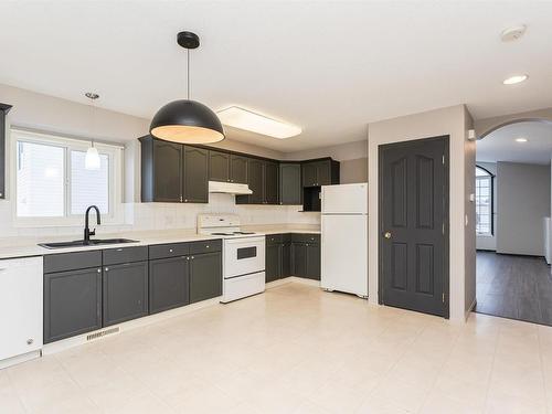 8709 99 Avenue, Morinville, AB - Indoor Photo Showing Kitchen