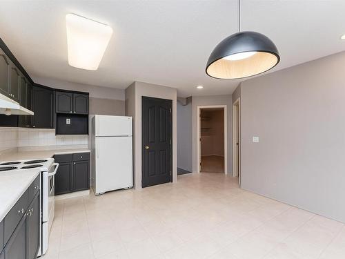 8709 99 Avenue, Morinville, AB - Indoor Photo Showing Kitchen