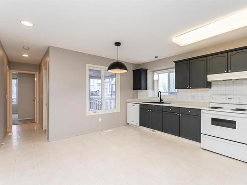 8709 99 Avenue, Morinville, AB - Indoor Photo Showing Kitchen