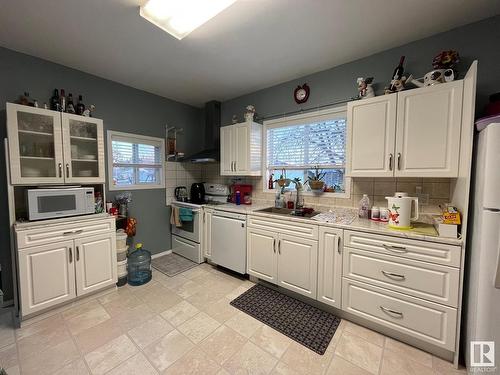 4811 49 Street, Glendon, AB - Indoor Photo Showing Kitchen