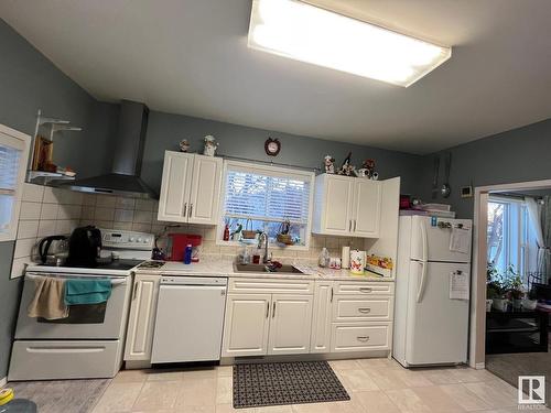 4811 49 Street, Glendon, AB - Indoor Photo Showing Kitchen