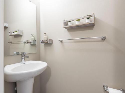 20126 18A Avenue Nw, Edmonton, AB - Indoor Photo Showing Bathroom