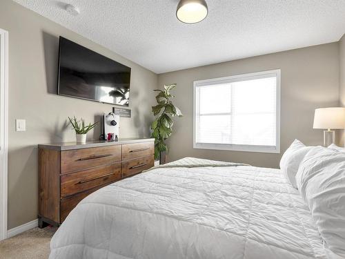 20126 18A Avenue Nw, Edmonton, AB - Indoor Photo Showing Bedroom