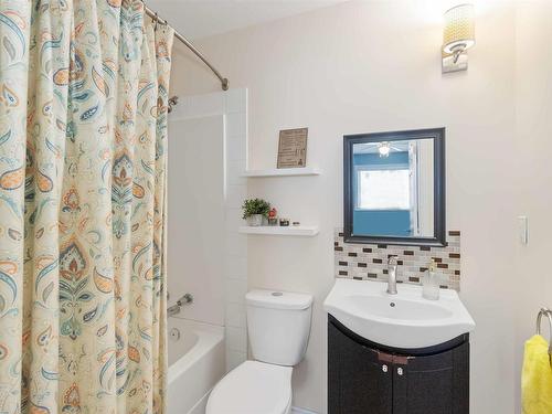 4022 37 Street, Edmonton, AB - Indoor Photo Showing Bathroom