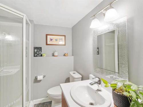 4022 37 Street, Edmonton, AB - Indoor Photo Showing Bathroom