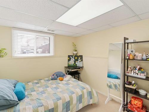 4022 37 Street, Edmonton, AB - Indoor Photo Showing Bedroom