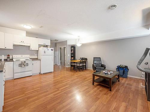 10252 159 Street Nw, Edmonton, AB - Indoor Photo Showing Kitchen