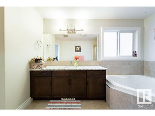 12228 170 Avenue, Edmonton, AB - Indoor Photo Showing Bathroom