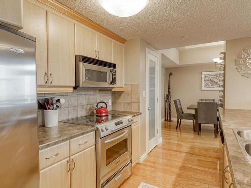 1401 9020 Jasper Avenue, Edmonton, AB - Indoor Photo Showing Kitchen