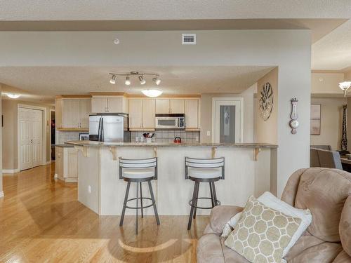 1401 9020 Jasper Avenue, Edmonton, AB - Indoor Photo Showing Kitchen