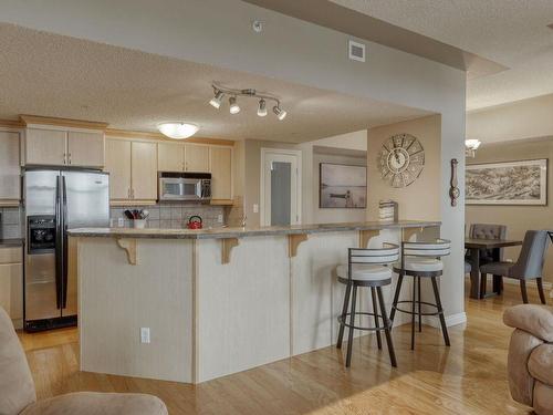 1401 9020 Jasper Avenue, Edmonton, AB - Indoor Photo Showing Kitchen