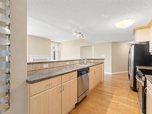 1401 9020 Jasper Avenue, Edmonton, AB - Indoor Photo Showing Kitchen