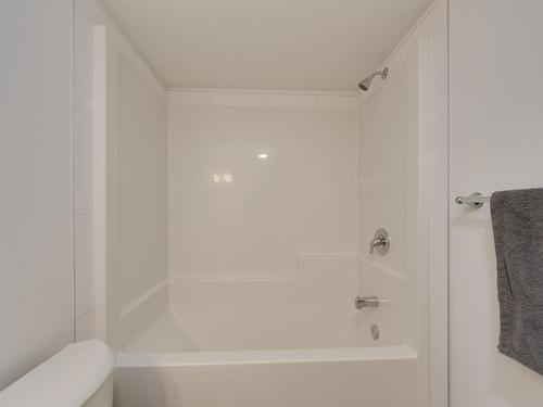 115 9504 182 Street, Edmonton, AB - Indoor Photo Showing Bathroom