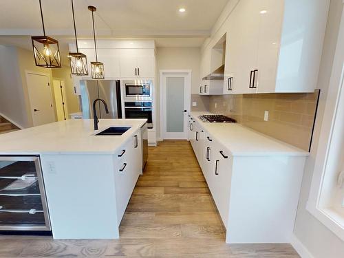 4220 41B Avenue, Drayton Valley, AB - Indoor Photo Showing Kitchen With Upgraded Kitchen