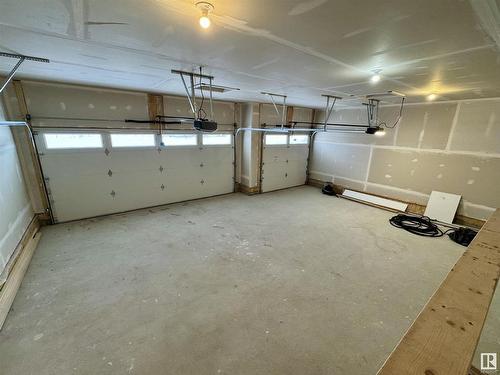 4220 41B Avenue, Drayton Valley, AB - Indoor Photo Showing Garage