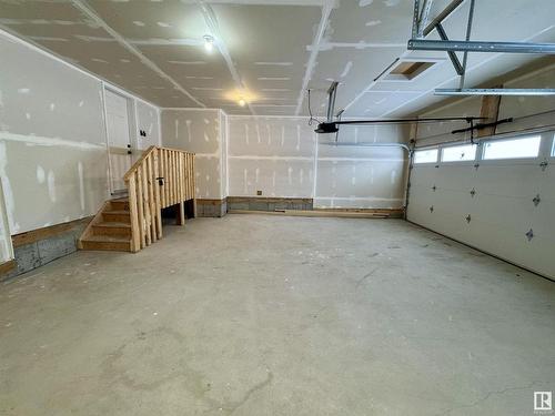 4220 41B Avenue, Drayton Valley, AB - Indoor Photo Showing Garage